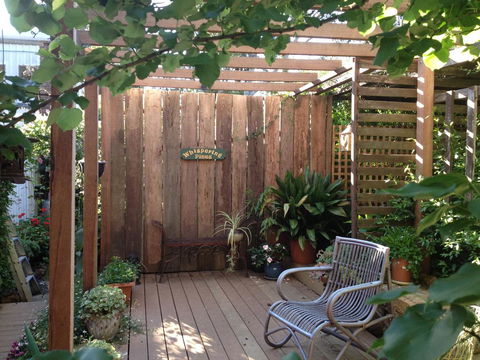 Whispering Pines Bed And Breakfast - Perths Hotel 0