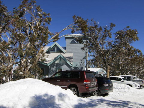 Whistler 5 - Perths Hotel 1