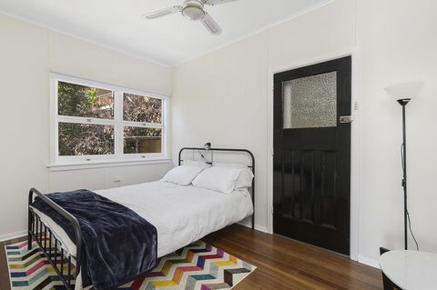 Whitecaps, 26 East Street - Perths Hotel 2