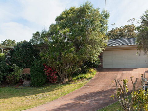 Wildflowers @ Fingal Bay - Perths Hotel 1