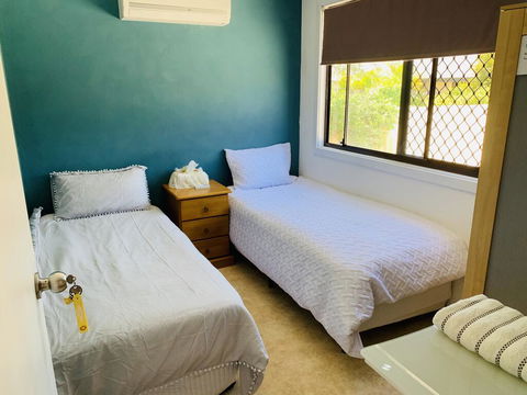 Willetton Homestays - Perths Hotel 1