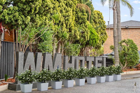 WM Hotel Bankstown - Perths Hotel 0