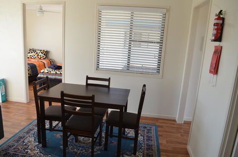 Wondai Accommodation Units And Villas - Perths Hotel 2