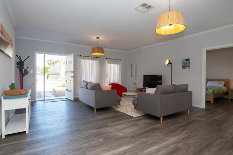 Xanadu - Aldinga Beach - Perths Hotel 3