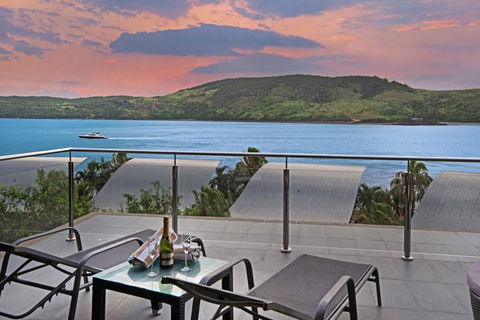 Yacht Club Villa 33 - Serenity - 4 Bedroom 4 Bathroom House Ocean Views 2 Buggies - Perths Hotel 3