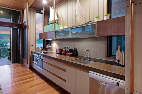 Yacht Club Villa 33 - Serenity - 4 Bedroom 4 Bathroom House Ocean Views 2 Buggies - Perths Hotel 1