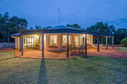 Yallingup Pet Friendly Bush Retreat - Perths Hotel 0