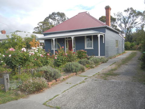 Yarram Cottage: Art And Accommodation - Perths Hotel 1