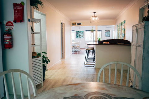 Yeppoon Beachhouse - Perths Hotel 1