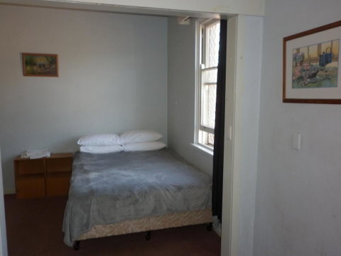 Young Budget Accommodation - Perths Hotel 0