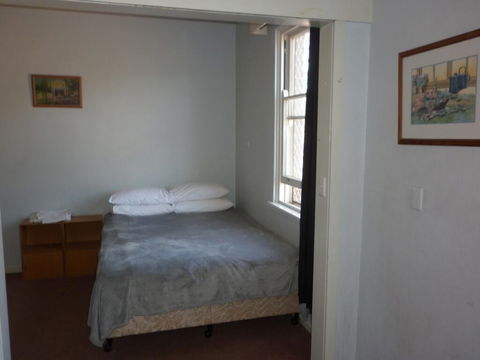 Young Budget Accommodation - Perths Hotel 0