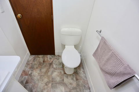Young Caravan Park - Perths Hotel 3