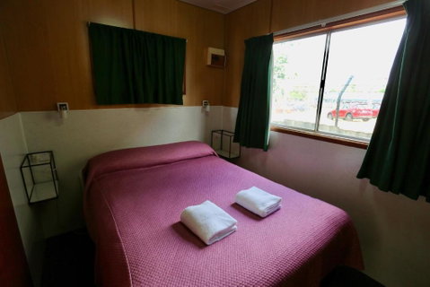 Young Tourist Park - Perths Hotel 3