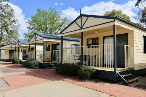 Young Tourist Park - Perths Hotel 0