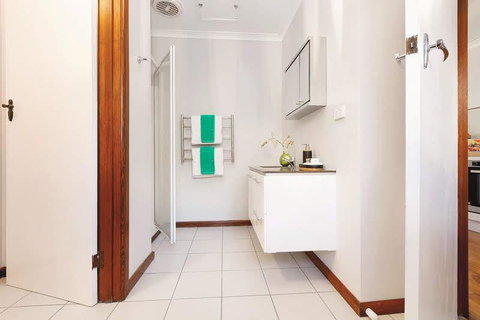 Your Ballarat Home - Perths Hotel 2