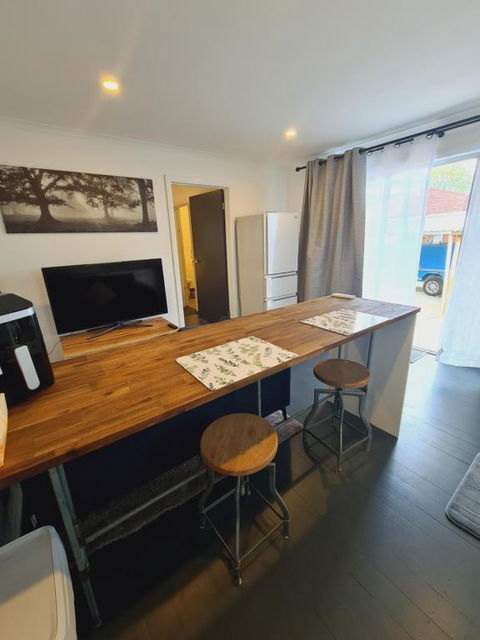 1 Bedroom Self-contained Apartment In Lalor - Perths Hotel 3