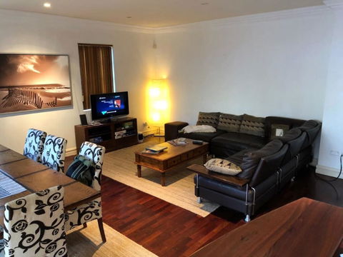 Zero Contact Private CBD-Social-Chillout-Oasis With Outdoors For You & Friends - Perths Hotel 1