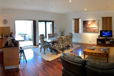 Zero Contact Private CBD-Social-Chillout-Oasis With Outdoors For You & Friends - Perths Hotel 0