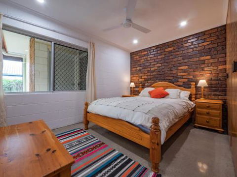 Croydon Ave 50 - Currimundi - Perths Hotel 2