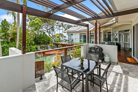 A Tropical Family Oasis In Sunshine Beach - Perths Hotel 3