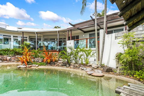 A Tropical Family Oasis In Sunshine Beach - Perths Hotel 1