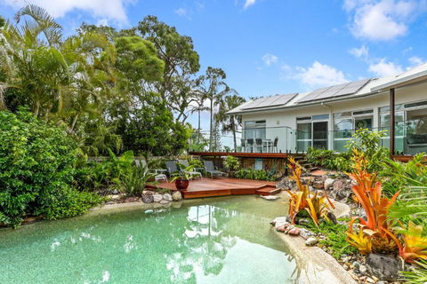 A Tropical Family Oasis In Sunshine Beach - Perths Hotel 0