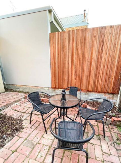 A Beautiful Terrace House With Parking & Courtyard - Perths Hotel 3