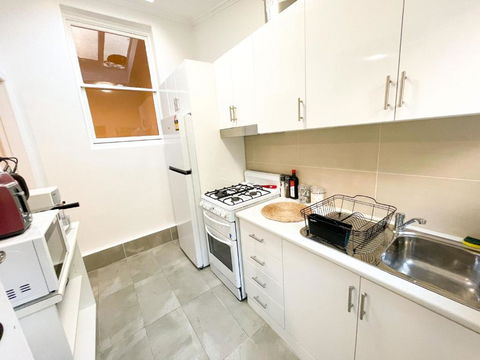 A Beautiful Terrace House With Parking & Courtyard - Perths Hotel 2