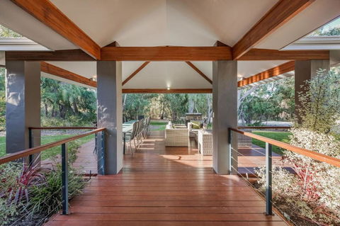 A Bush Utopia - Perths Hotel 2