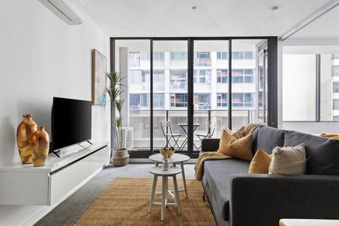 A Chic 2BR Apt Near Southern Cross, With Secure Parking - Perths Hotel 0