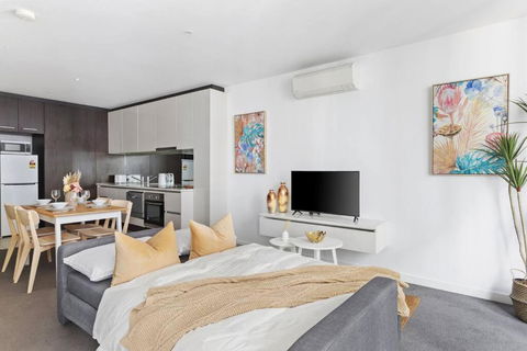 A Chic 2BR Apt Near Southern Cross, With Secure Parking - Perths Hotel 4