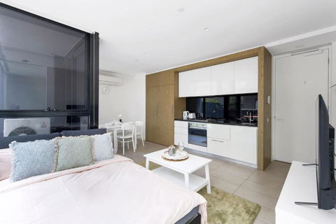 A Chic Apt With A Large Balcony Next To Grand Prix - Perths Hotel 1