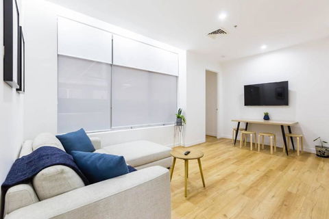 A Coveted Collins Street Pad With Parking - Perths Hotel 2