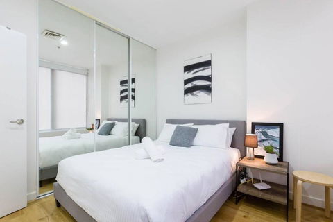 A Coveted Collins Street Pad With Parking - Perths Hotel 4