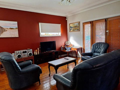 A Rosy House In Roselands - Perths Hotel 0