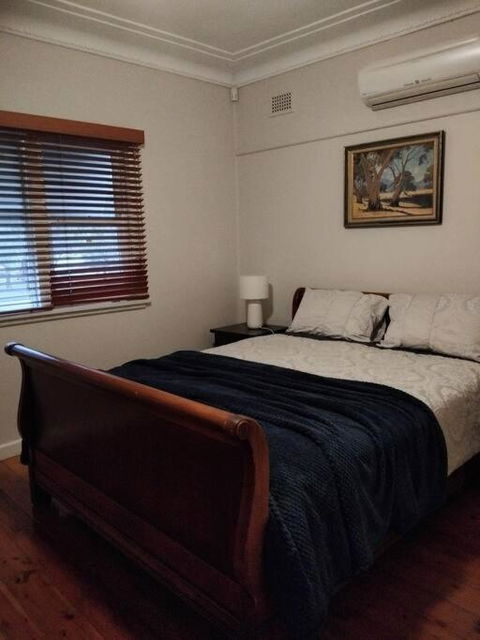 A Rosy House In Roselands - Perths Hotel 1