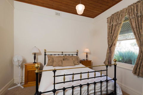 Abaleen House - Perths Hotel 1