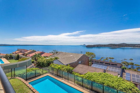 Above And Beyond - Beautiful Home With Heated Pool And Views - Perths Hotel 3