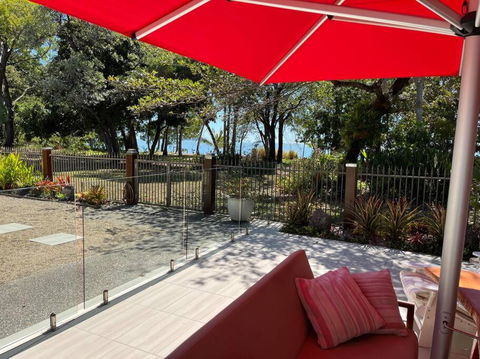 Absolute Beachfront 2 Bedroom Luxury Holiday Apartment - Perths Hotel 1
