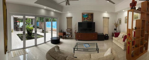 Absolute Beachfront 2 Bedroom Luxury Holiday Apartment - Perths Hotel 0