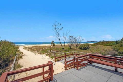 Absolute Beachfront Apartment! - Perths Hotel 1