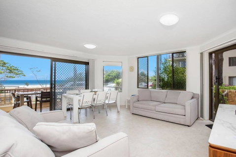 Absolute Beachfront Apartment! - Perths Hotel 3