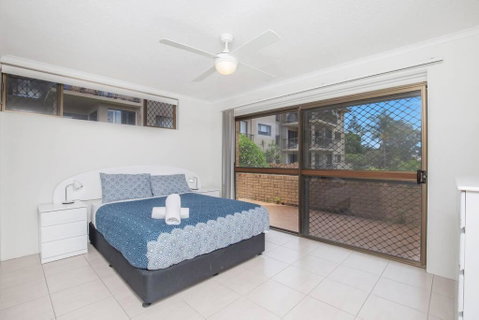 Absolute Beachfront Apartment! - Perths Hotel 4