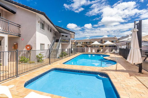 Absolute Beachfront Apartment 9T - Perths Hotel 2