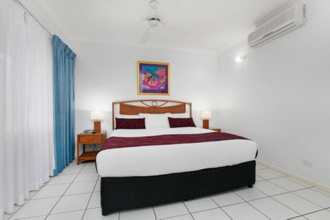 Absolute Beachfront Apartment - Perths Hotel 4