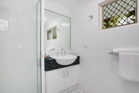 Absolute Beachfront Apartment - Perths Hotel 3