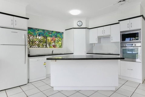 Absolute Beachfront Apartment - Perths Hotel 1