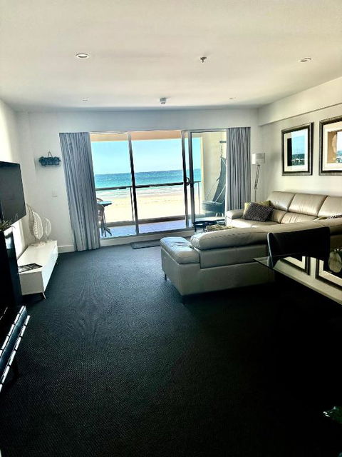 Absolute Beachfront At The Pier Glenelg - Perths Hotel 2