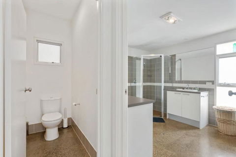 Absolute Luxury Beachfront - Middleton - BYO Linen - Perths Hotel 3
