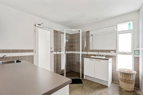Absolute Luxury Beachfront - Middleton - BYO Linen - Perths Hotel 4